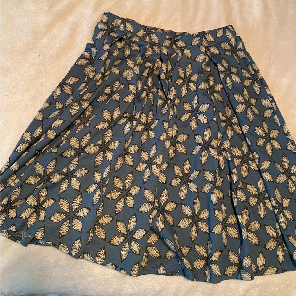 Blue Floral Lularoe Madison skirt w/ pockets size medium